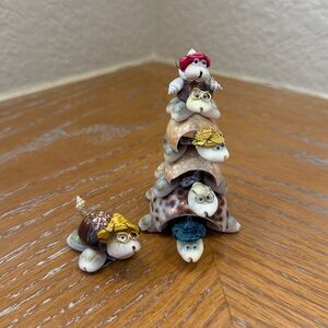 Sea Shell Art Sculpture Stacked Turtles Bobble Head Decor